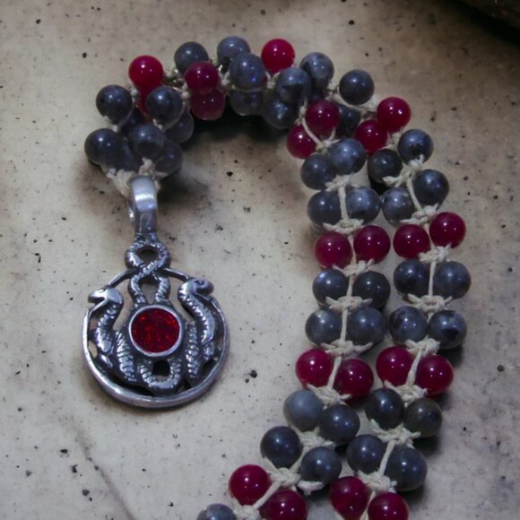 NEW Handmade Double Snake Necklace. Gray Labradorite &Red Agate Gemstone Bead - Picture 1 of 8